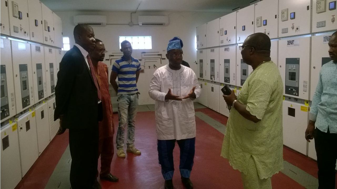 Visite aux agents et structures de base à Vêdoko et Gbégamey du Directeur Général de la SBEE Laurent K. Tossou et son ministre de tutelle Jean-Claude Houssou chargé de l’énergie | photo : autre-quotidien.com/Illustration