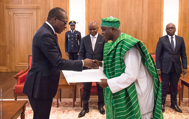 Remise de lettres de créance de Son Excellence Monsieur Emmanuel Kayode OGUNTUASE, Ambassadeur de la République Fédérale du Nigéria près le Bénin au Président de la République, Son Excellence Monsieur Patrice Talon ce jeudi 03 mai 2018 au Palais de la Marina | Photo : © Présidence de la République du Bénin