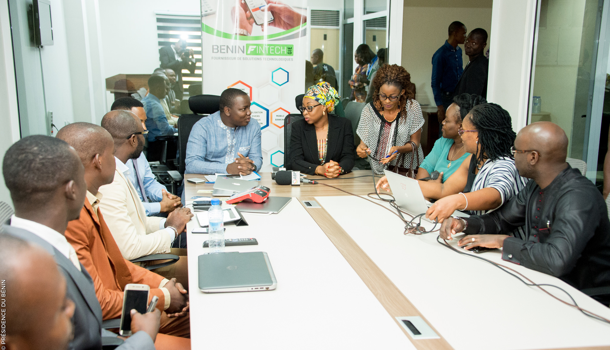 Visite des locaux de BENIN FINTECH par la ministre de l’Economie numérique et de la Communication, Aurelie ADAM SOULE ZOUMAROU | Photo : © PRÉSIDENCE DU BÉNIN