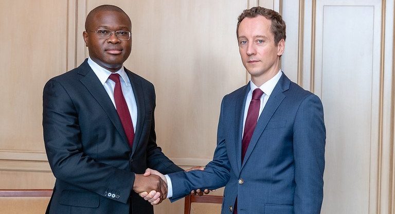 Luc EYRAUD, Chef de la Mission de la revue du FMI, avec le ministre de l’Economie et des Finances, Romuald Wadagni,