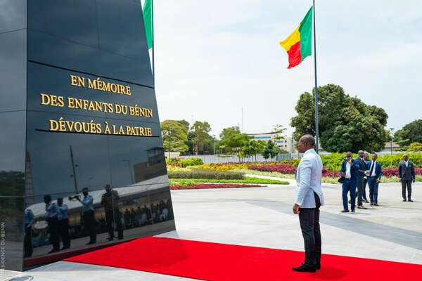 devoilement-de-3-monuments-dans-l’espace-public-:-l’ode-de-patrice-talon-au-patriotisme-et-a-la-fierte-nationale
