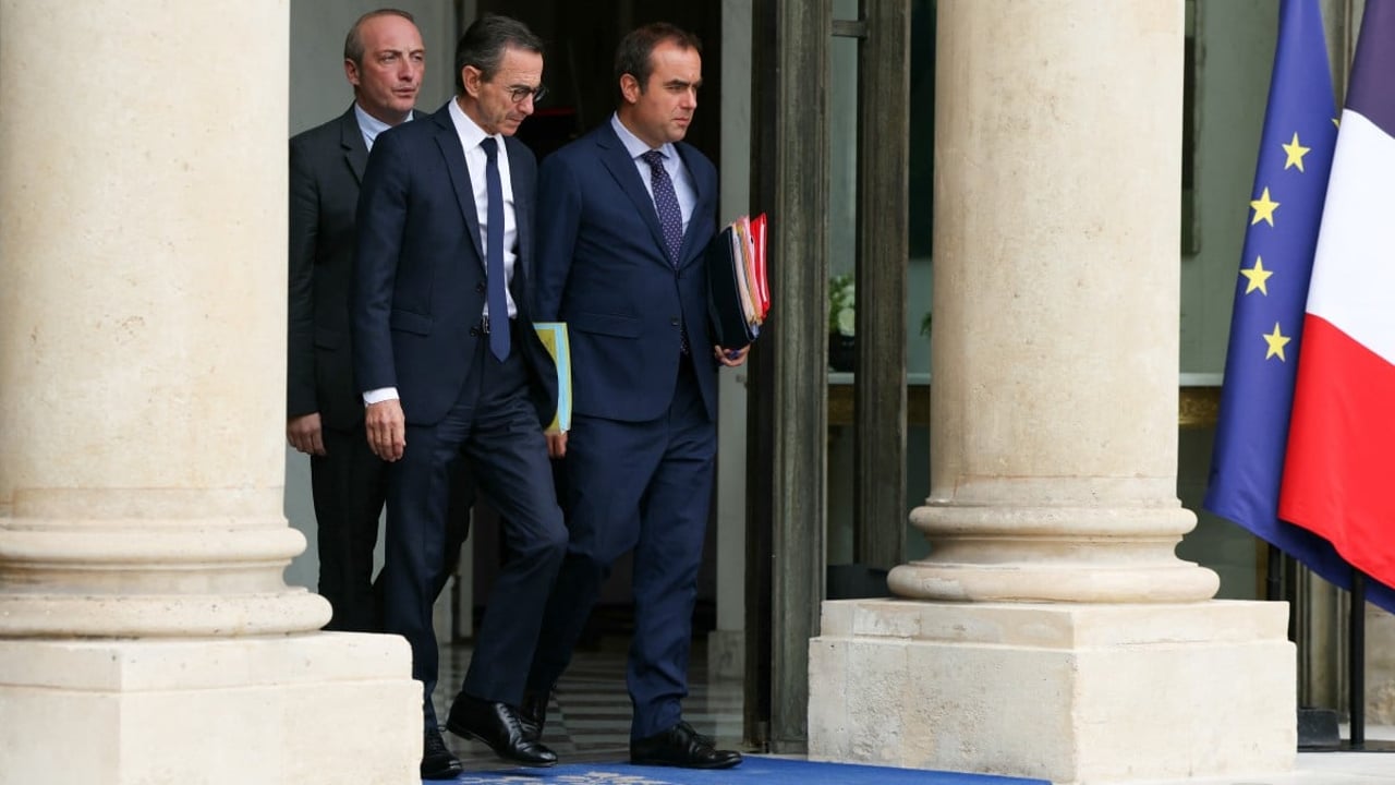 des-« dignitaires-algeriens »-vont-voir-leurs-conditions-de-deplacement-reduites-en-france