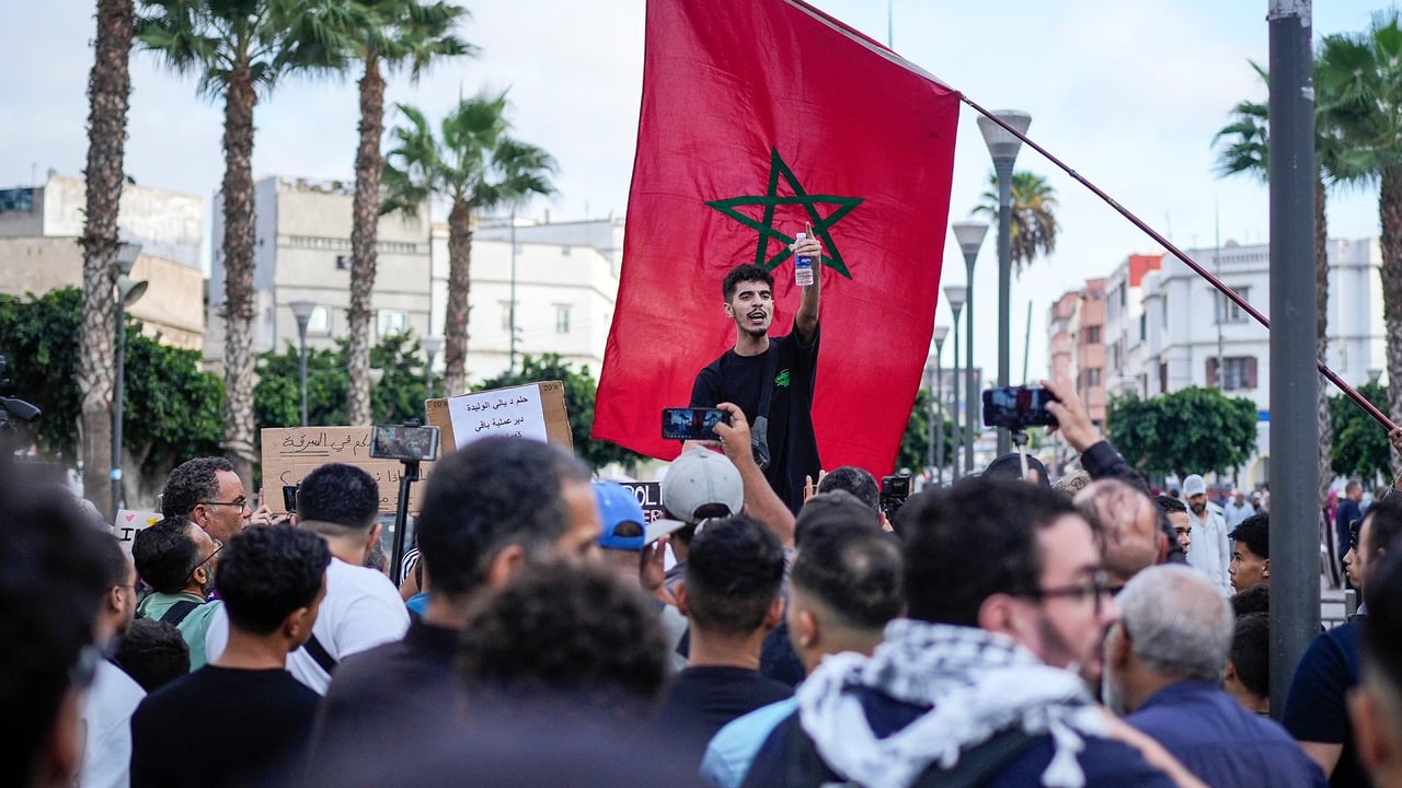 face-aux-manifestations,-le-maroc-suspendu-a-la-prise-de-parole-de-mohammed-vi